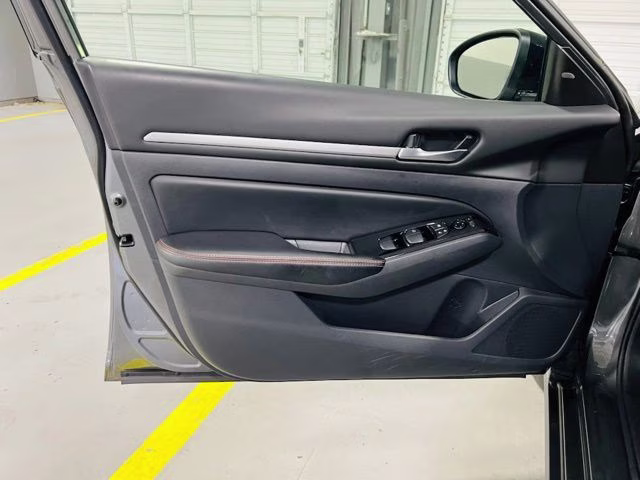 2025 Gun Metallic Nissan Altima 2.5 SR FWD Sedan