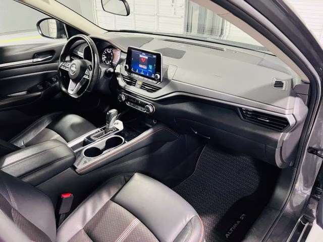 2025 Gun Metallic Nissan Altima 2.5 SR FWD Sedan