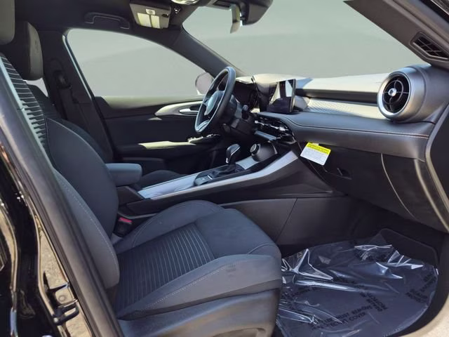 2025 Alfa Black Alfa Romeo Tonale Base AWD SUV