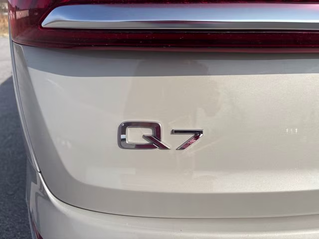 2024 Vicuna Beige Metallic Audi Q7 55 Premium Plus AWD SUV