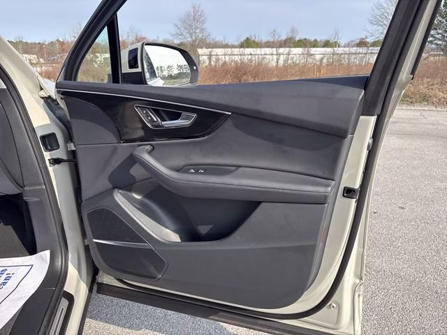 2024 Vicuna Beige Metallic Audi Q7 55 Premium Plus AWD SUV