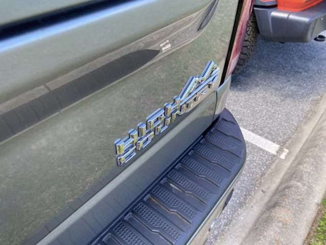 2024 Sterling Gray Metallic Chevrolet Silverado 2500HD High Country 4X4 Truck