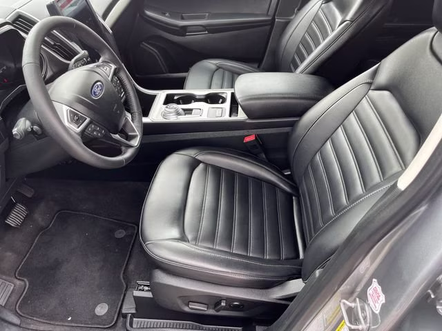 2023 Silver Metallic Ford Edge SEL AWD SUV