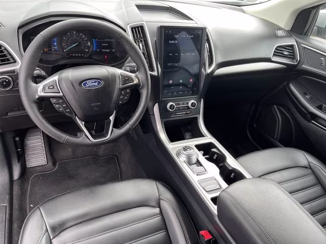 2023 Silver Metallic Ford Edge SEL AWD SUV
