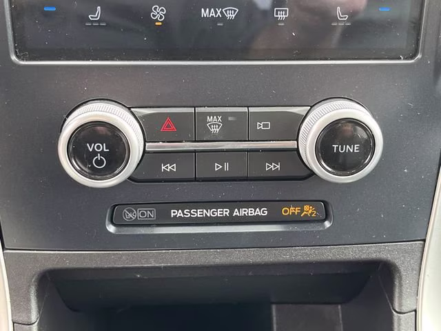 2023 Silver Metallic Ford Edge SEL AWD SUV