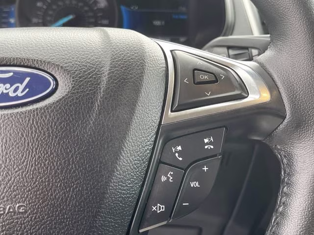2023 Silver Metallic Ford Edge SEL AWD SUV