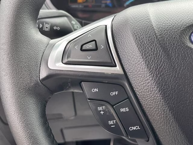 2023 Silver Metallic Ford Edge SEL AWD SUV
