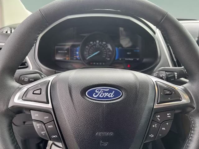 2023 Silver Metallic Ford Edge SEL AWD SUV