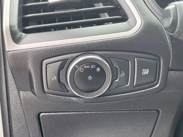 2023 Silver Metallic Ford Edge SEL AWD SUV