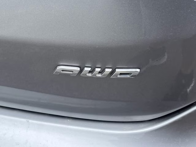 2023 Silver Metallic Ford Edge SEL AWD SUV