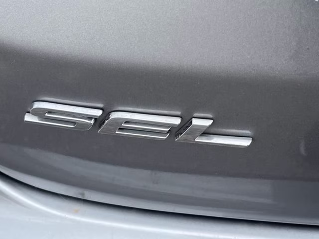 2023 Silver Metallic Ford Edge SEL AWD SUV