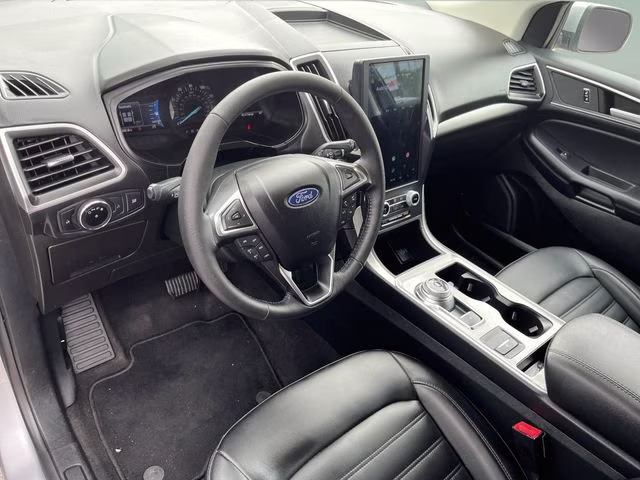 2023 Silver Metallic Ford Edge SEL AWD SUV