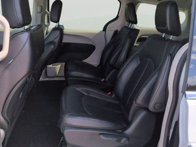2024 Bright White Clearcoat Chrysler Pacifica Select FWD Van