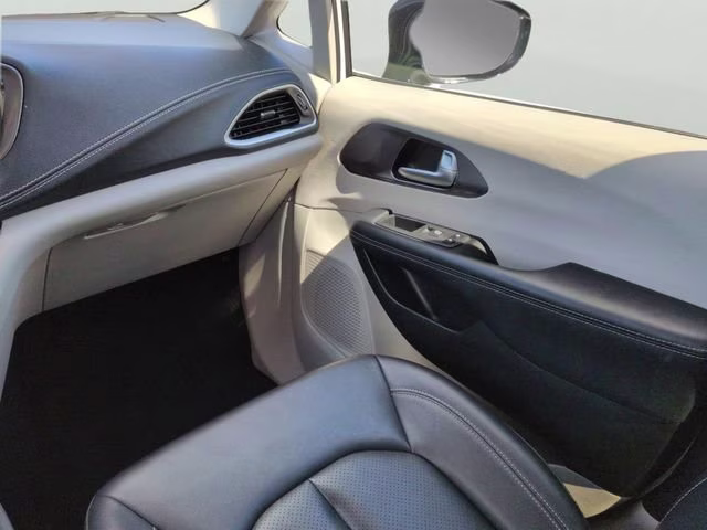2024 Bright White Clearcoat Chrysler Pacifica Select FWD Van
