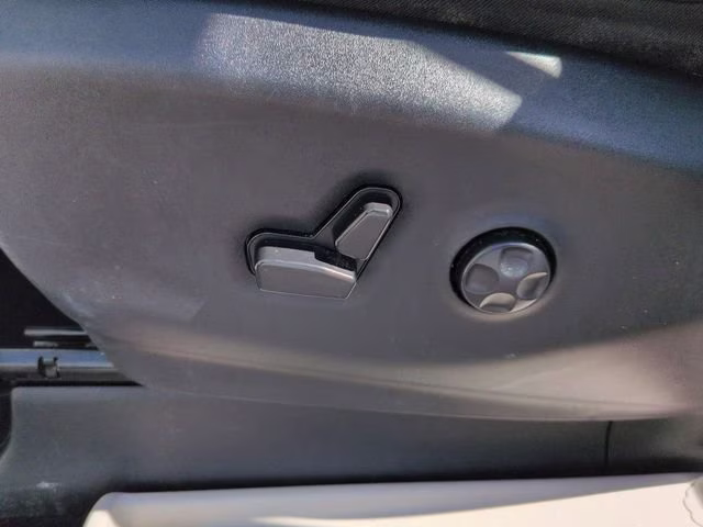 2024 Bright White Clearcoat Chrysler Pacifica Select FWD Van