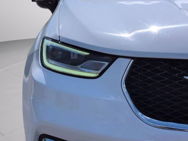 2024 Bright White Clearcoat Chrysler Pacifica Select FWD Van