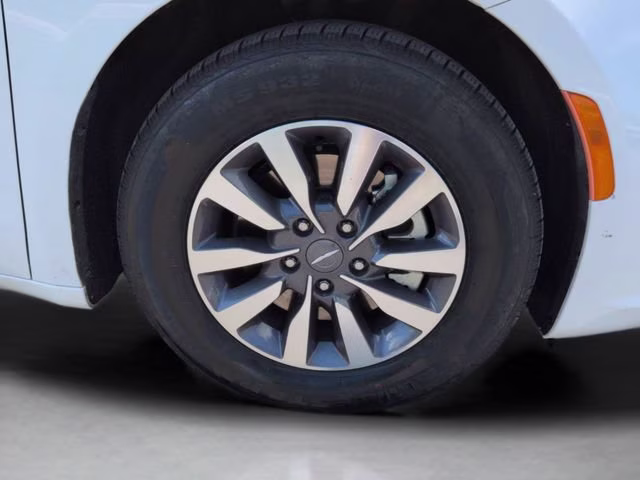 2024 Bright White Clearcoat Chrysler Pacifica Select FWD Van
