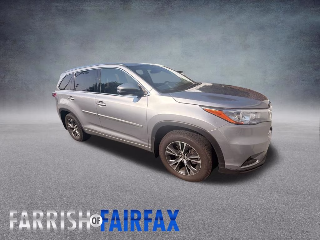 2016 Silver Toyota Highlander XLE V6 AWD SUV