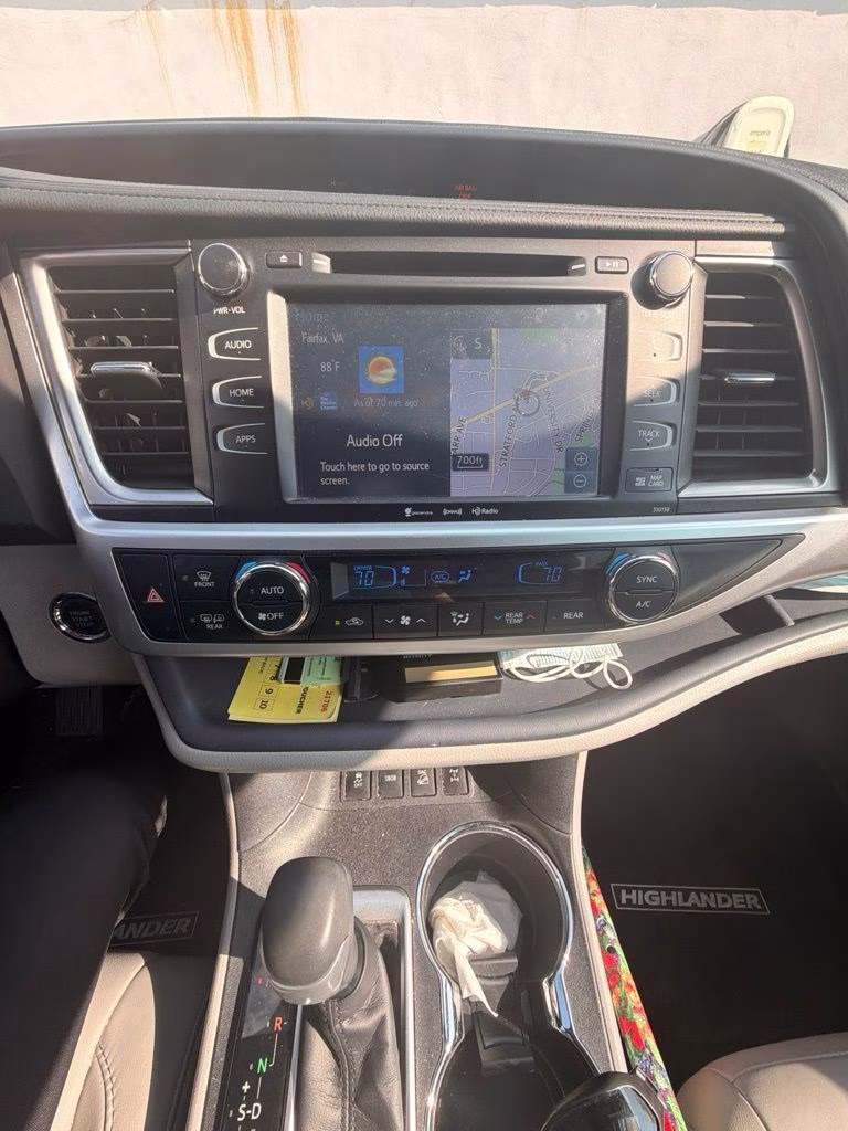 2016 Silver Toyota Highlander XLE V6 AWD SUV