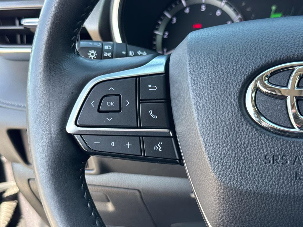 2020 Magnetic Gray Metallic Toyota Highlander Limited FWD SUV