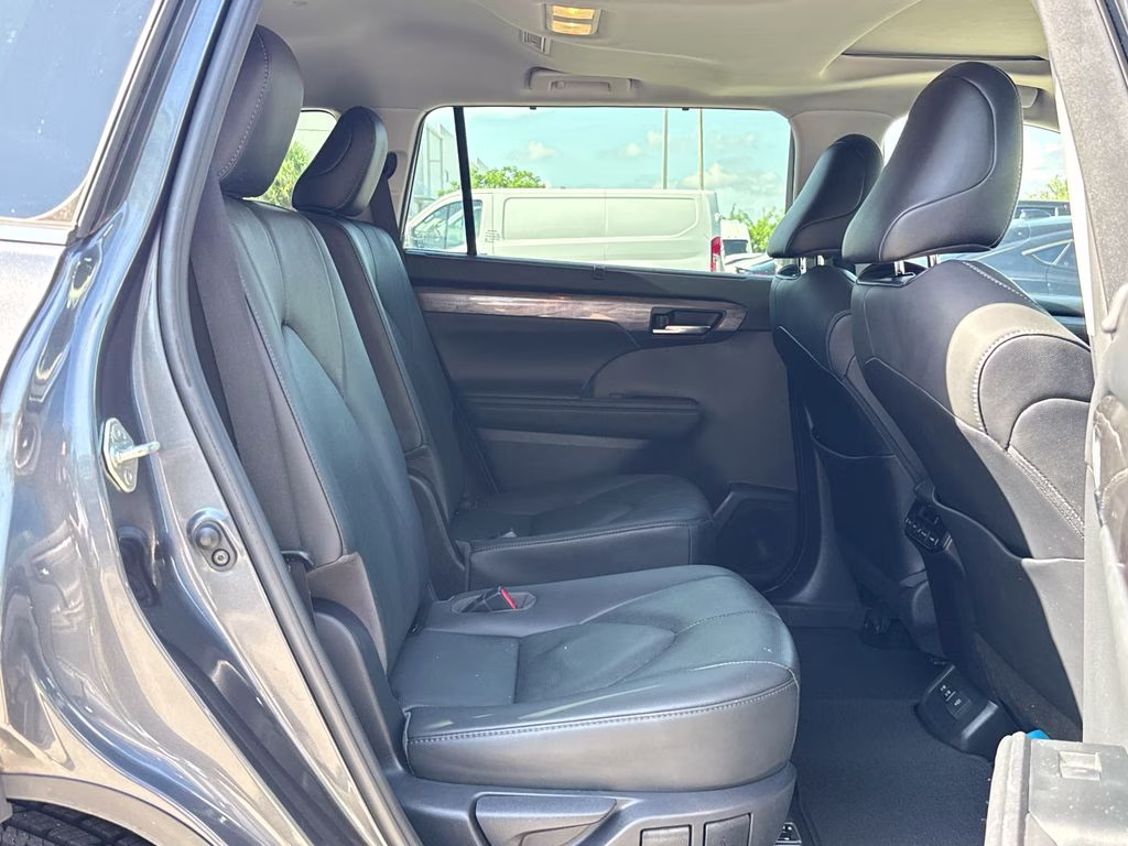 2020 Magnetic Gray Metallic Toyota Highlander Limited FWD SUV