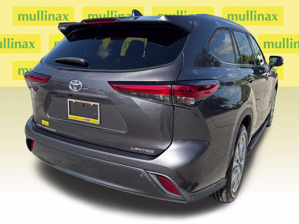 2020 Magnetic Gray Metallic Toyota Highlander Limited FWD SUV