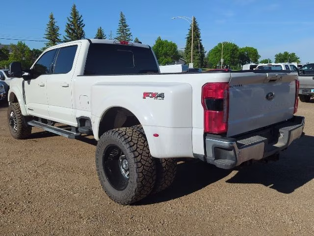 2024 White Ford Super Duty F-450 DRW Lariat 4X4 Truck
