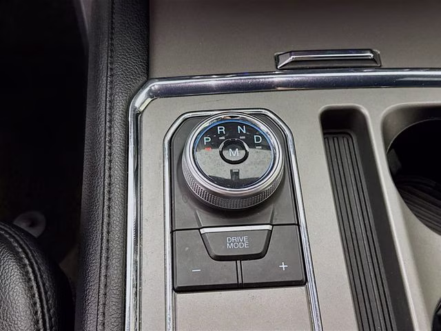 2020 Oxford White Ford Expedition XLT RWD SUV