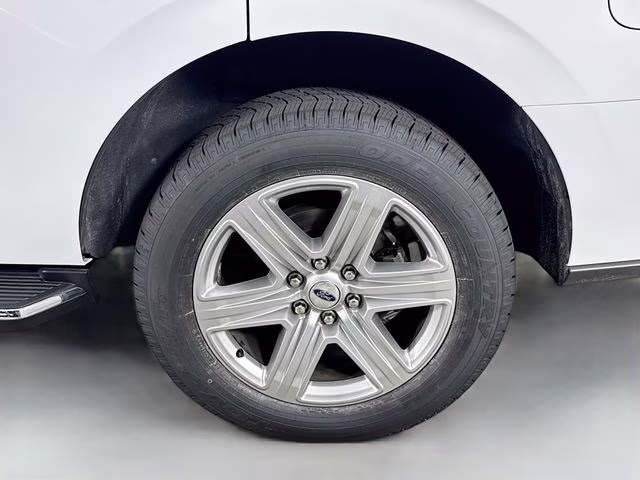 2020 Oxford White Ford Expedition XLT RWD SUV