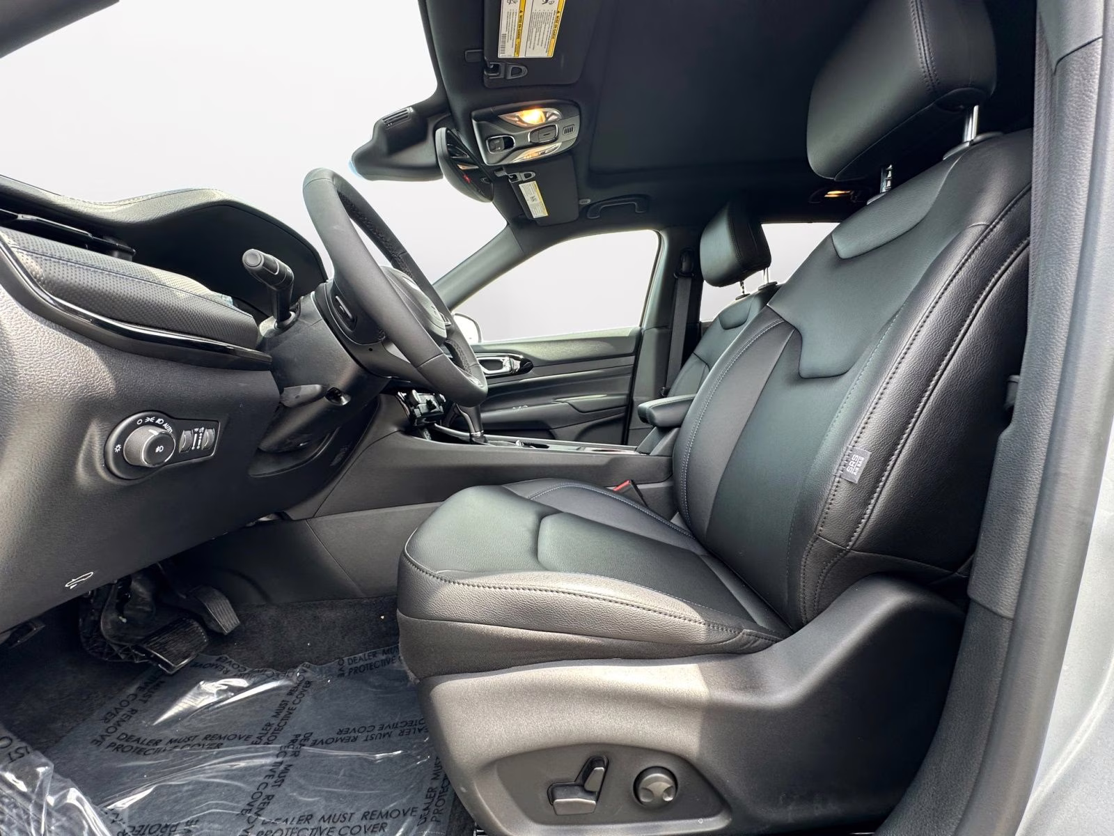 2025 Silver Zynith Metallic Clearcoat Jeep Compass Limited 4X4 SUV