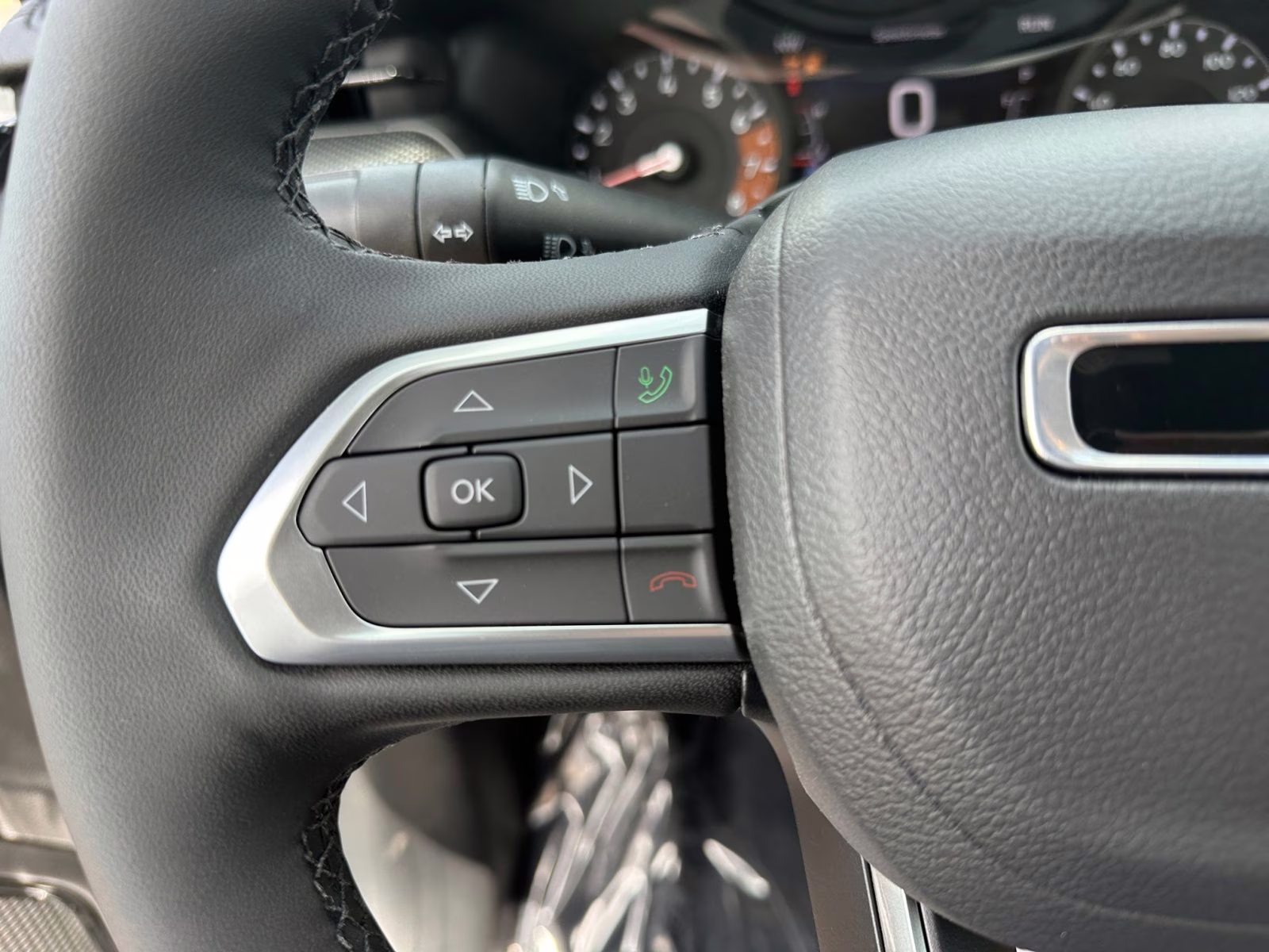 2025 Silver Zynith Metallic Clearcoat Jeep Compass Limited 4X4 SUV