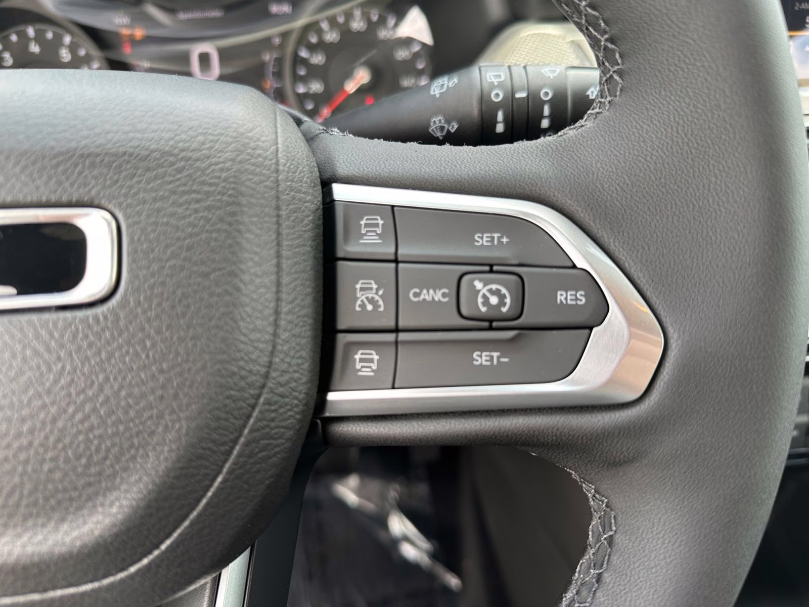 2025 Silver Zynith Metallic Clearcoat Jeep Compass Limited 4X4 SUV