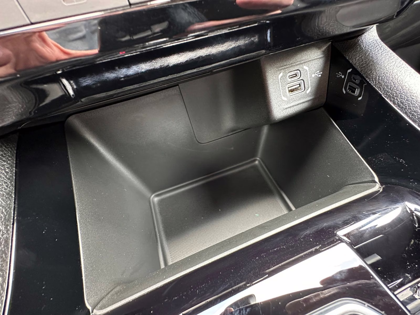 2025 Silver Zynith Metallic Clearcoat Jeep Compass Limited 4X4 SUV