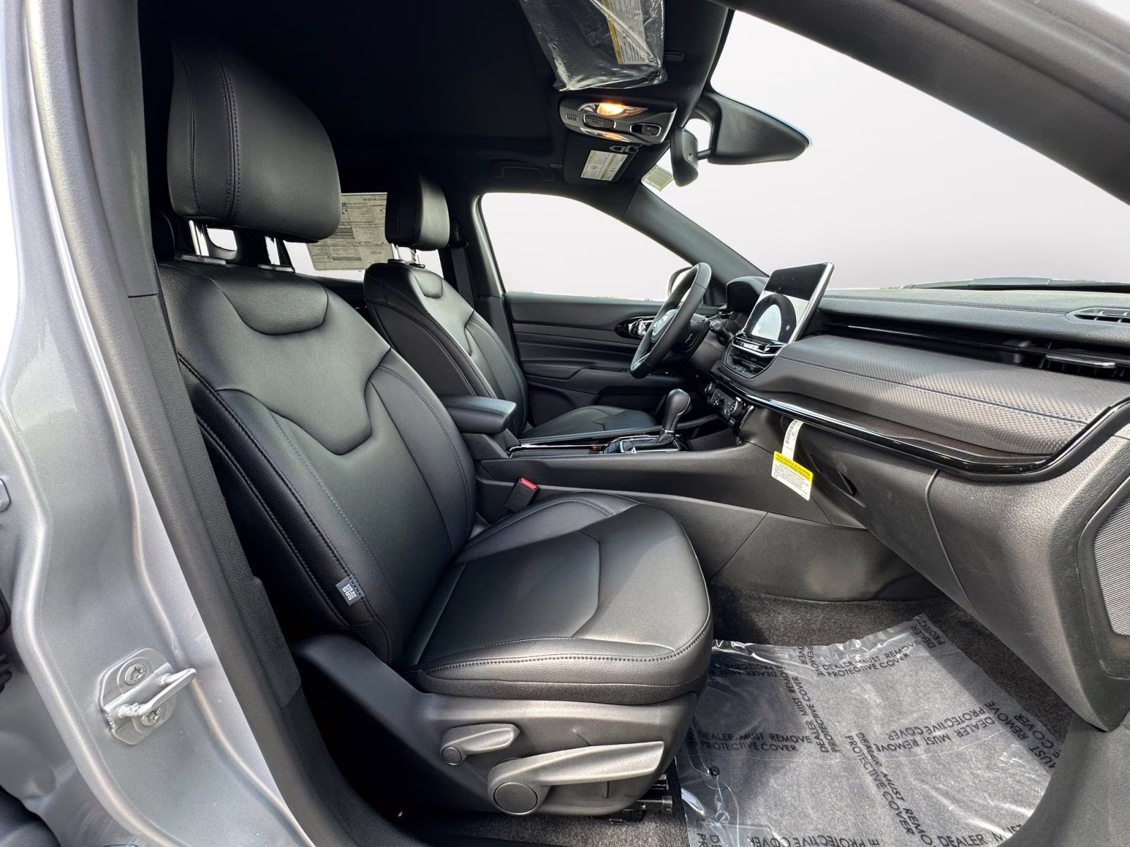 2025 Silver Zynith Metallic Clearcoat Jeep Compass Limited 4X4 SUV