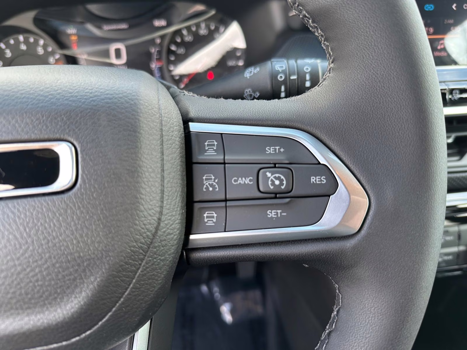 2025 Silver Zynith Metallic Clearcoat Jeep Compass Limited 4X4 SUV