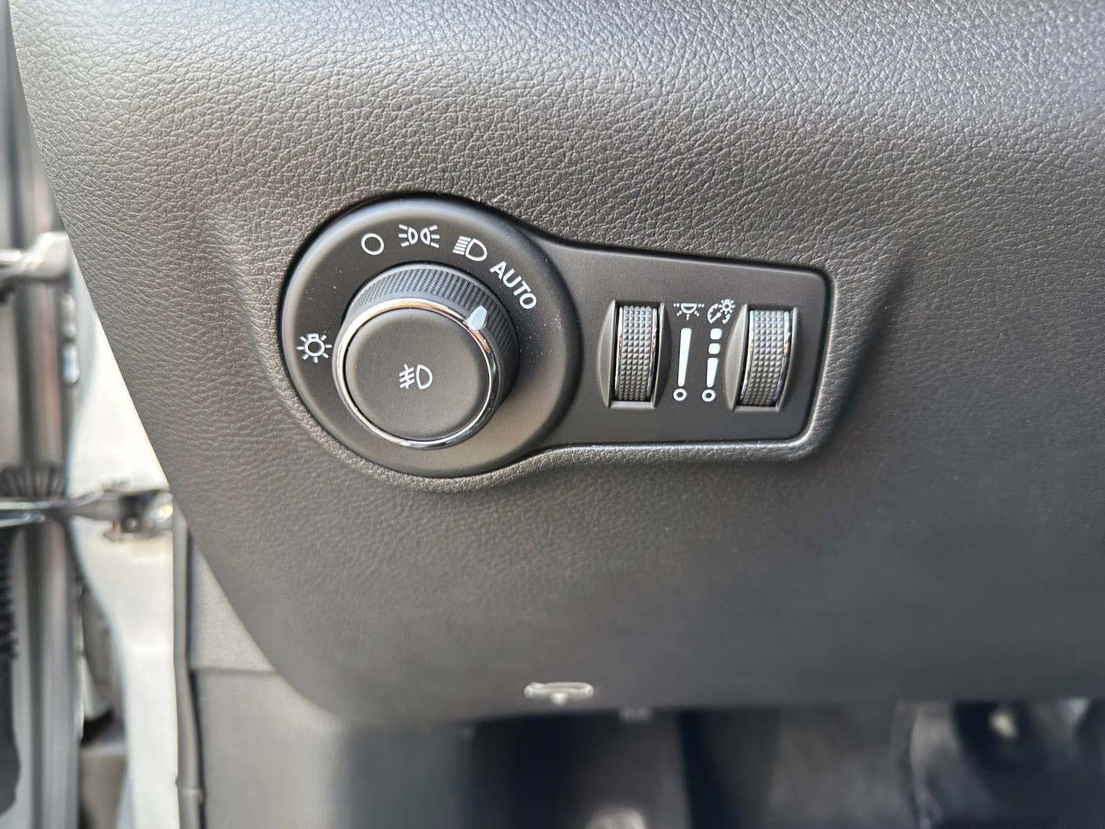 2025 Silver Zynith Metallic Clearcoat Jeep Compass Limited 4X4 SUV