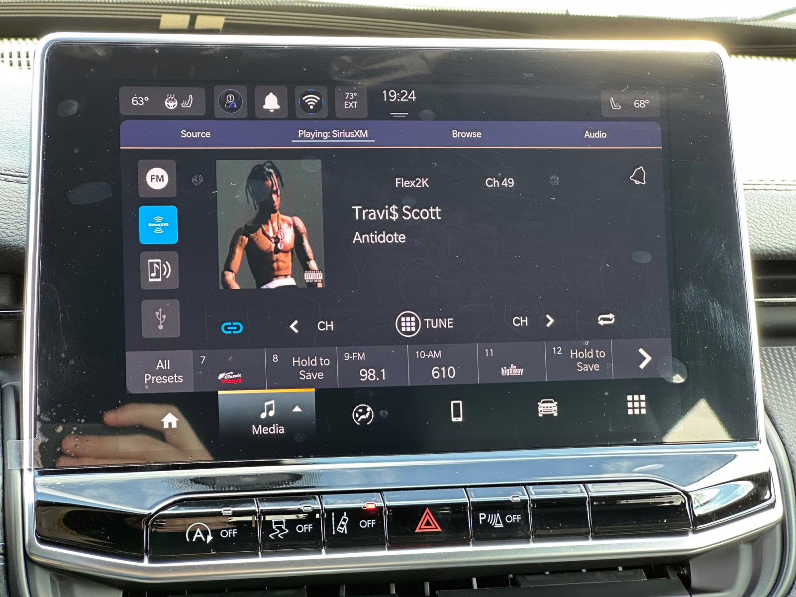 2025 Silver Zynith Metallic Clearcoat Jeep Compass Limited 4X4 SUV