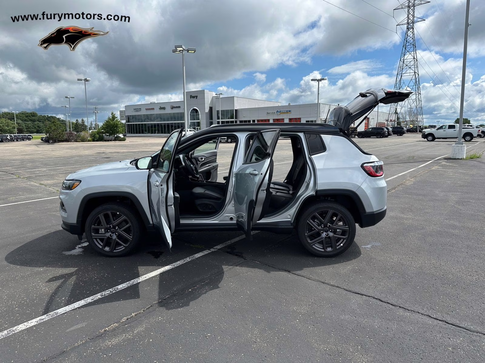 2025 Silver Zynith Metallic Clearcoat Jeep Compass Limited 4X4 SUV