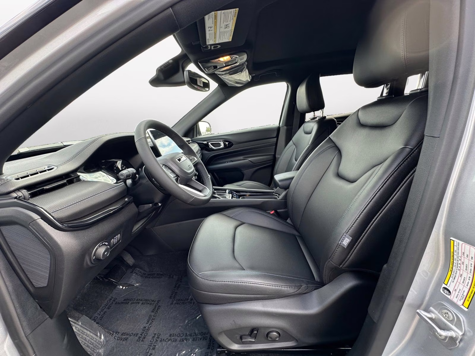 2025 Silver Zynith Metallic Clearcoat Jeep Compass Limited 4X4 SUV