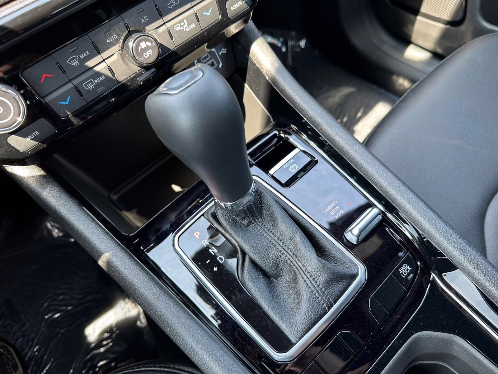 2025 Hydro Blue Pearlcoat Jeep Compass Limited 4X4 SUV