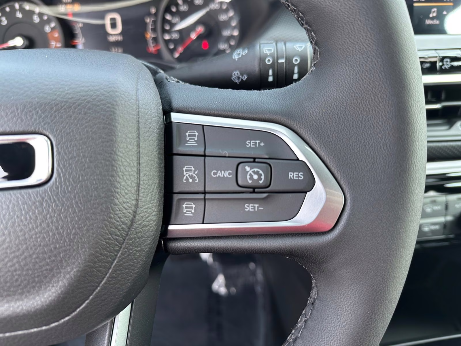 2025 Diamond Black Crystal Pearlcoat Jeep Compass Limited 4X4 SUV