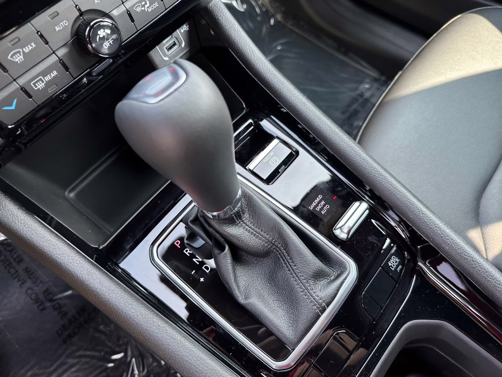 2025 Diamond Black Crystal Pearlcoat Jeep Compass Limited 4X4 SUV