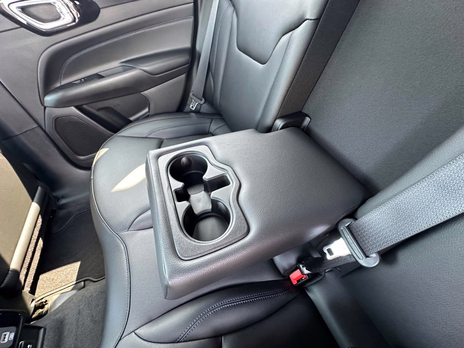 2025 Diamond Black Crystal Pearlcoat Jeep Compass Limited 4X4 SUV