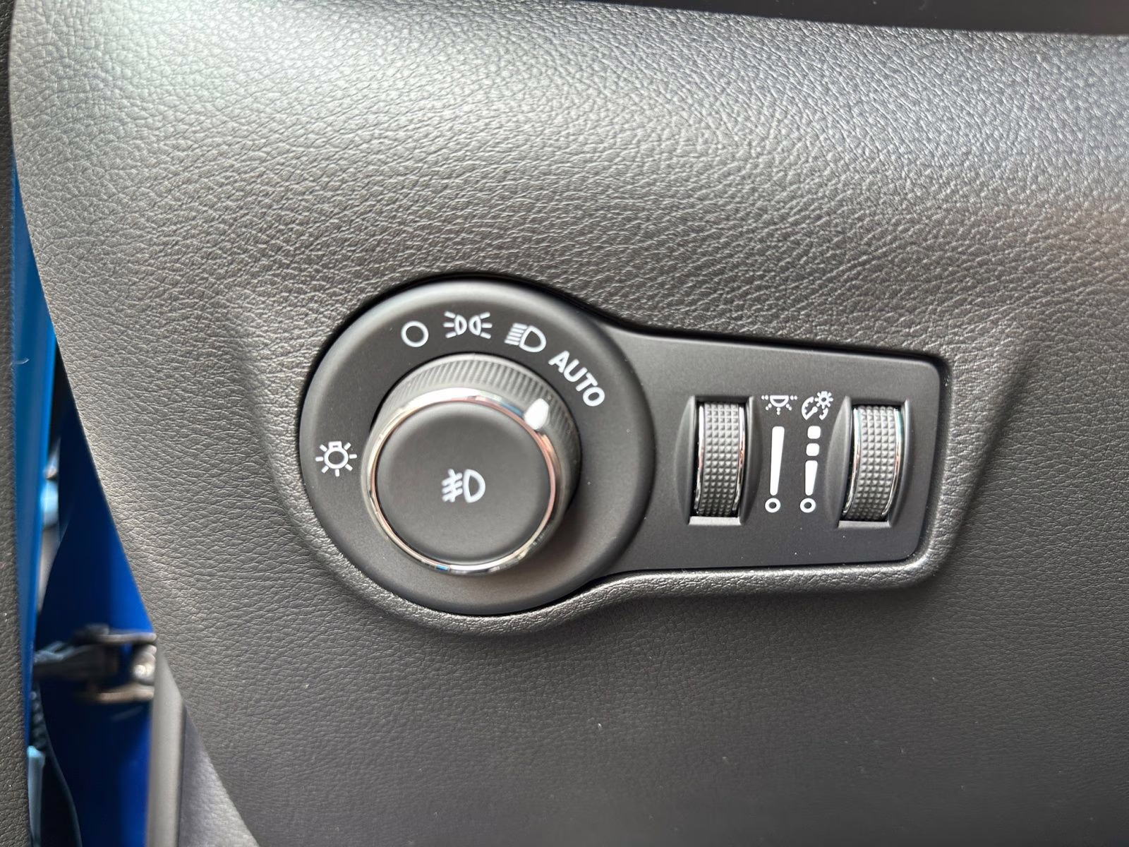 2025 Hydro Blue Pearlcoat Jeep Compass Limited 4X4 SUV