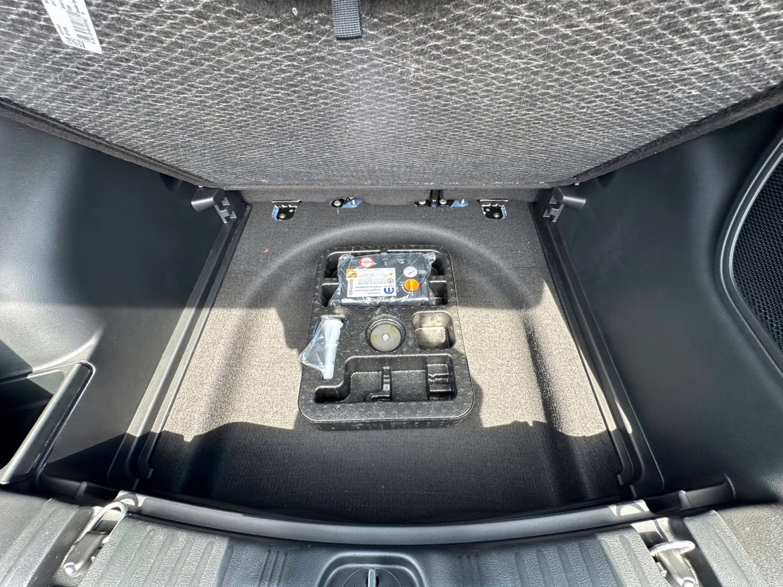 2025 Hydro Blue Pearlcoat Jeep Compass Limited 4X4 SUV