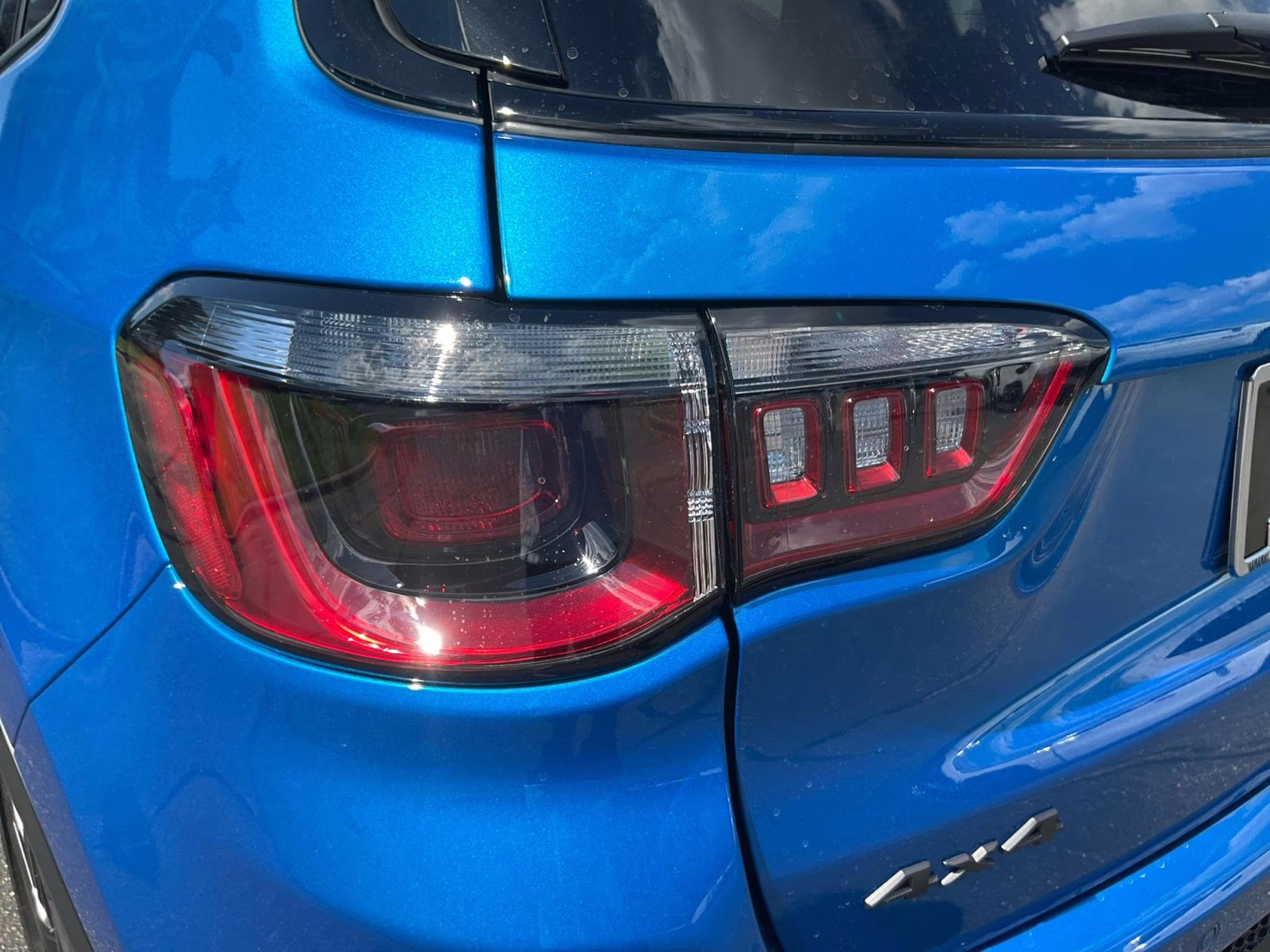 2025 Hydro Blue Pearlcoat Jeep Compass Limited 4X4 SUV