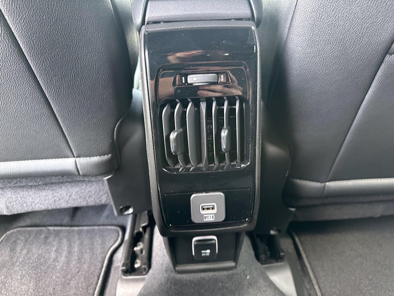 2025 Silver Zynith Metallic Clearcoat Jeep Compass Limited 4X4 SUV