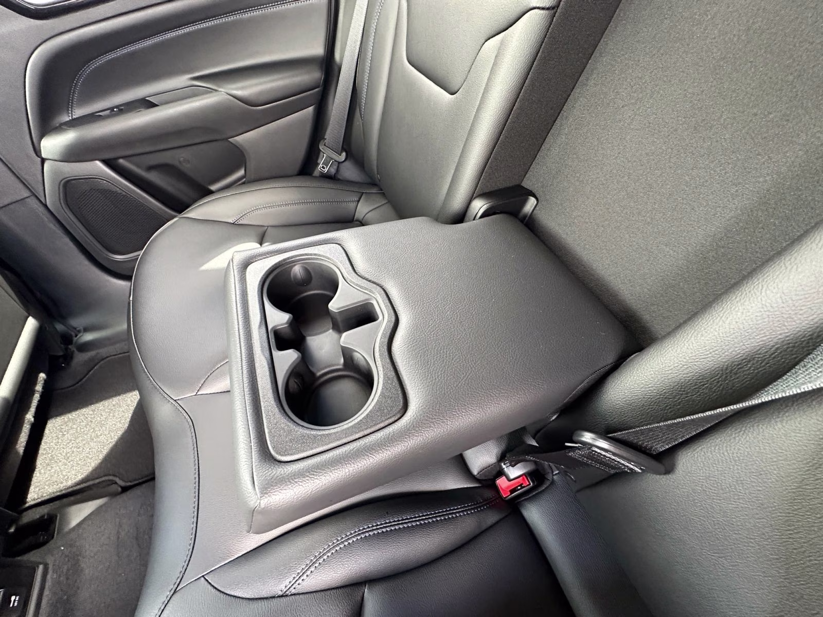 2025 Silver Zynith Metallic Clearcoat Jeep Compass Limited 4X4 SUV