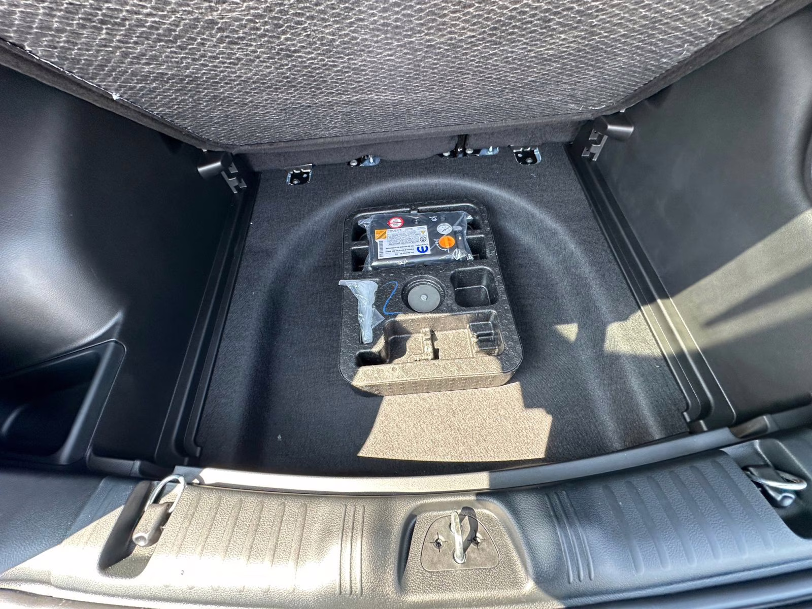 2025 Hydro Blue Pearlcoat Jeep Compass Limited 4X4 SUV