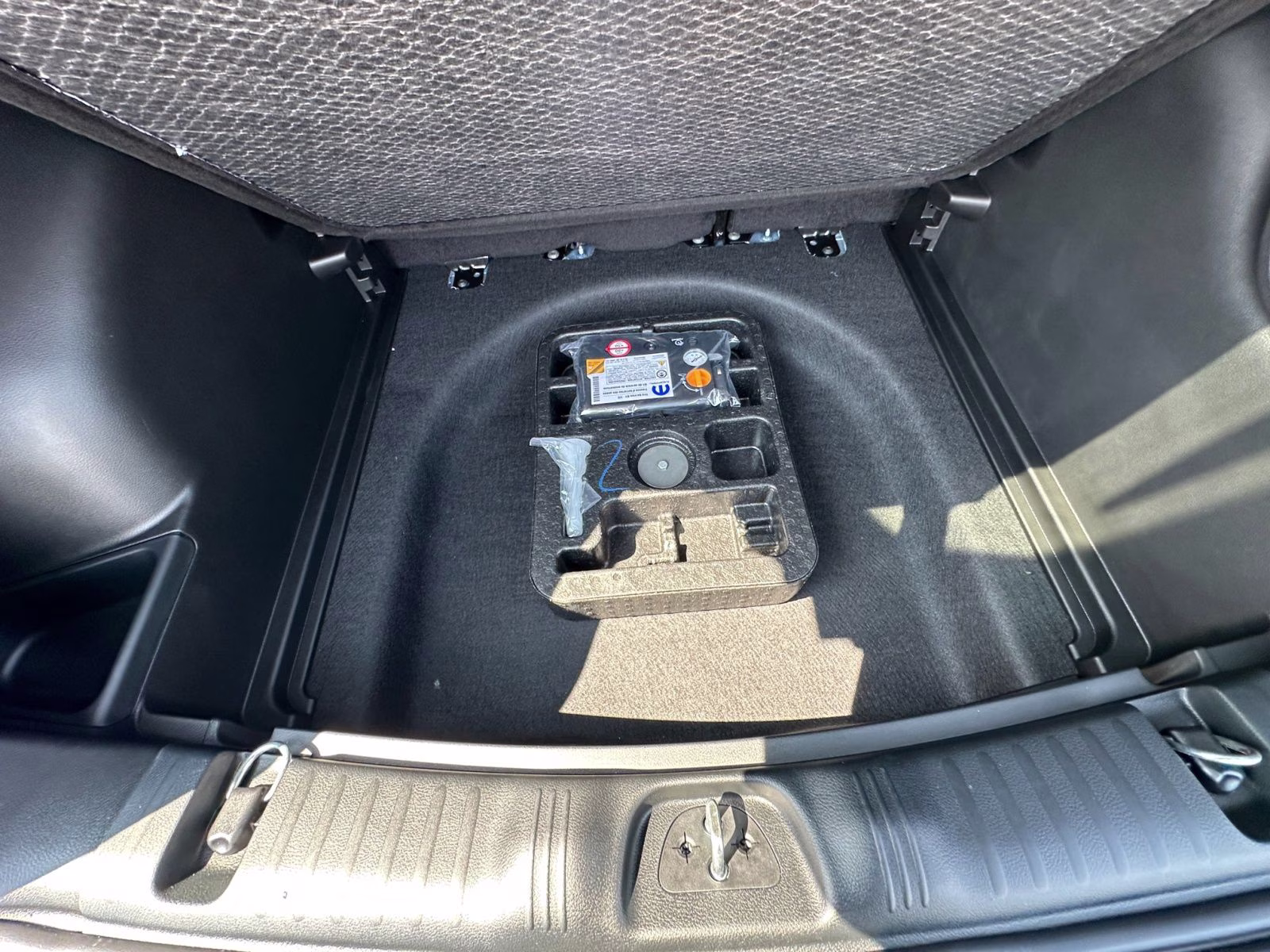 2025 Hydro Blue Pearlcoat Jeep Compass Limited 4X4 SUV